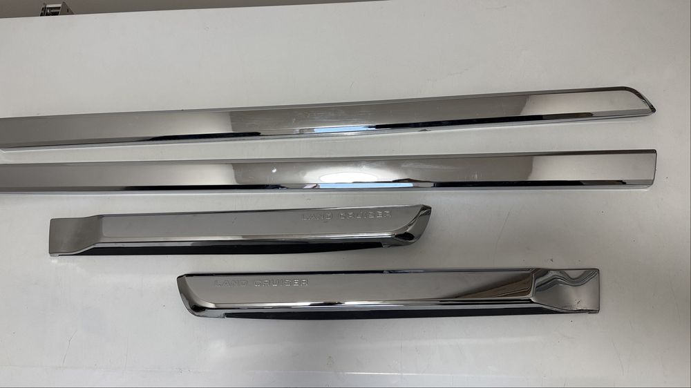 Продаю молдинги дверей на Toyota Land Cruiser 200