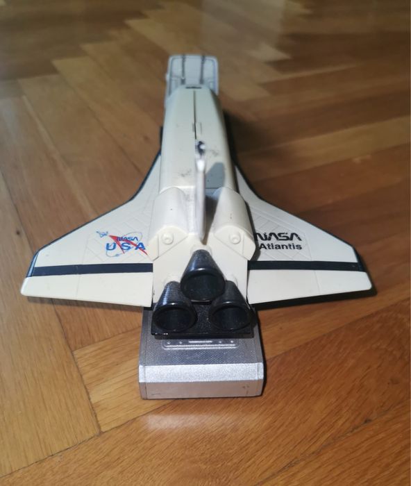 Американски транспортен камион Maisto бял космическа совалка Атлантис