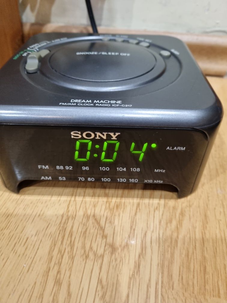 Ceas cu radio si alarma Sony