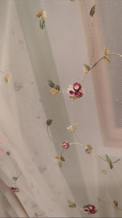 Тюль для кухни или спальни с вышивкой мелкие розочки