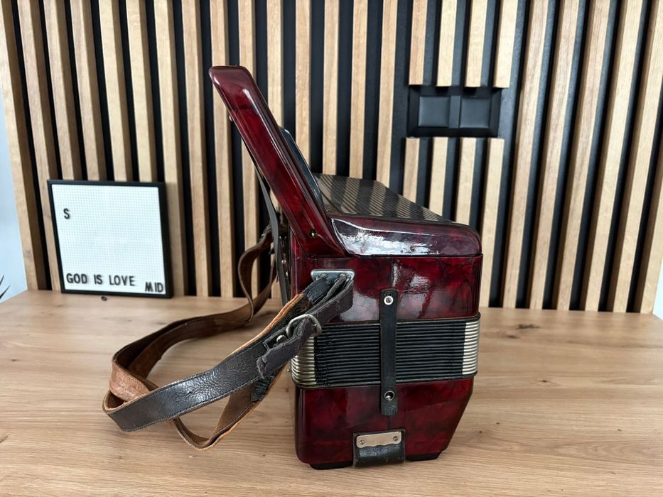 Acordeon Hohner Verdi 2 cu 80 de basi in sita