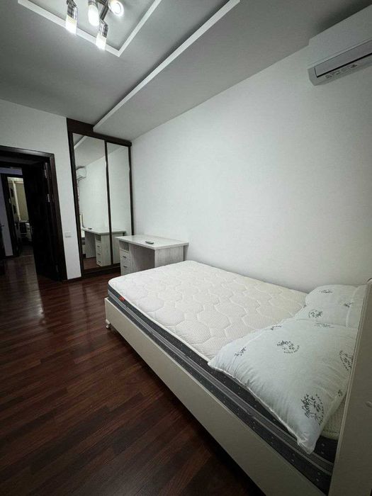 Центр 4в3/3/5 Садык Азимова 90 м² 77-серия. Кирпичный дом. Обстановка
