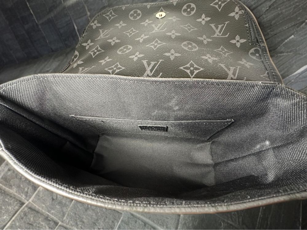 Louis Vuitton Pulse Messenger M12681 нова мъжка чанта през рамо