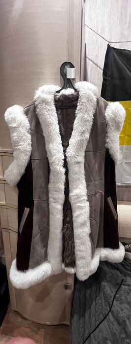 Продам натуральную меховую жилетку