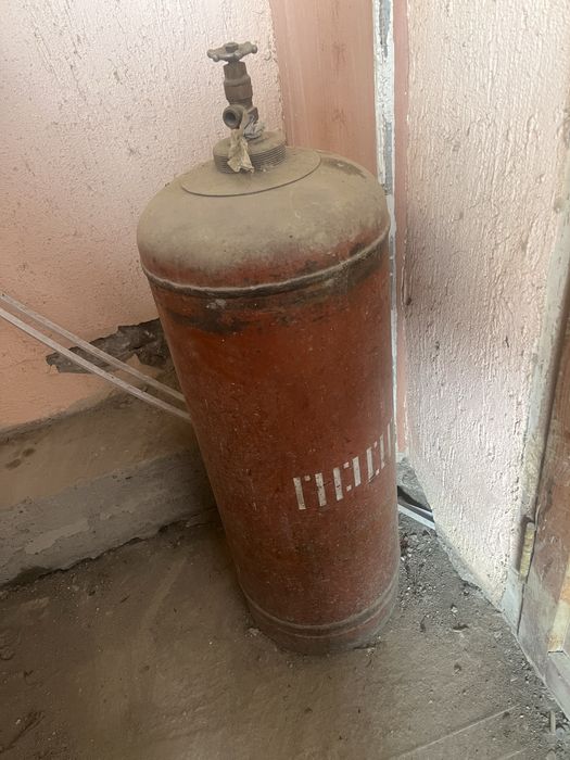 Продам большой газовый баллон б/у
