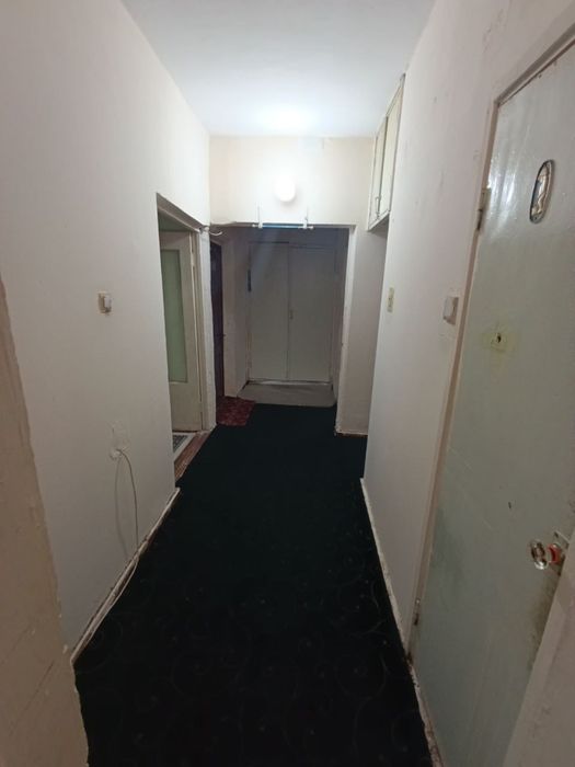 Продаётся 2-комнатная квартира по линии метро.