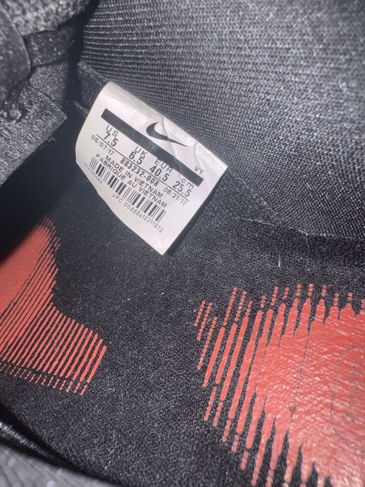 SB Dunk Low TRD QS "Black Pigeon"