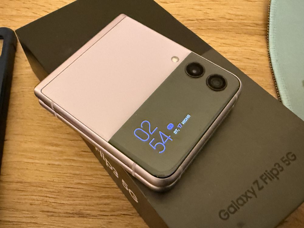 Телефон Samsung Galaxy Z Flip 3 256Gb