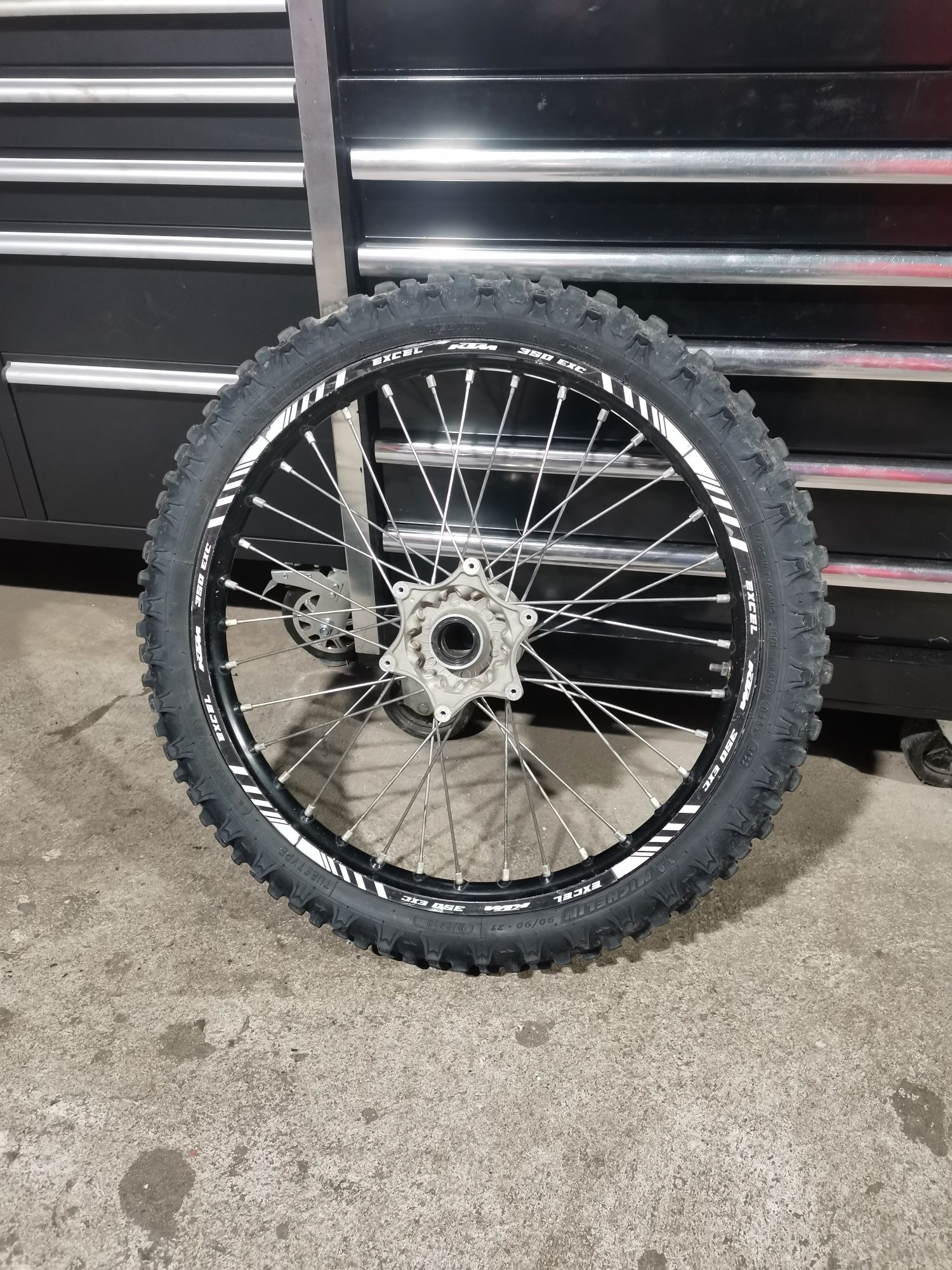 Комплект капли/джанти с гуми и мусове за KTM