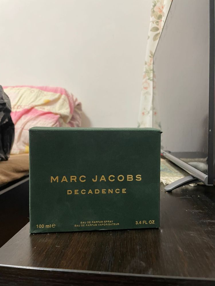 Vand parfum Marc Jacobs decadence