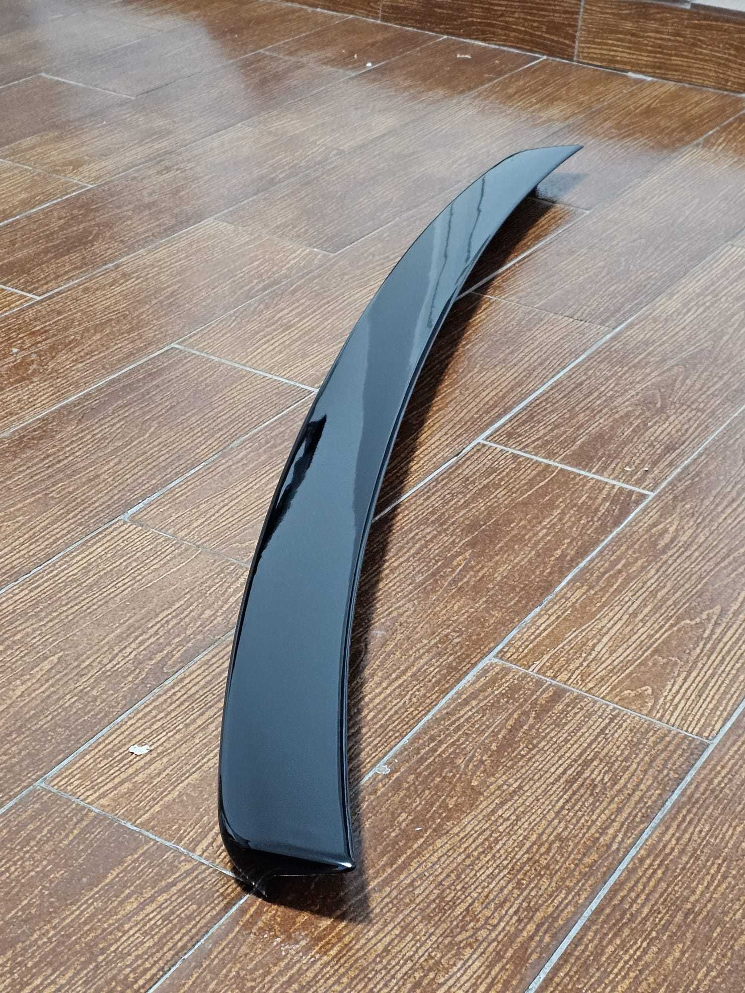 Eleron pentru portbagaj Volkswagen Jetta Mk5