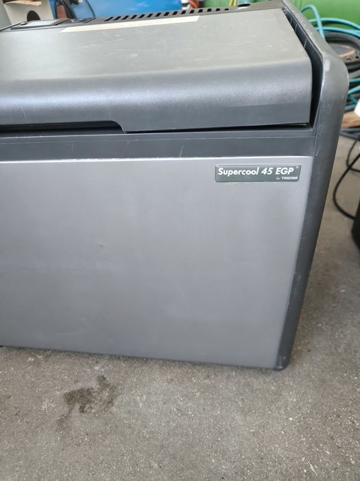 Хладилник на 12 v 220v газ
