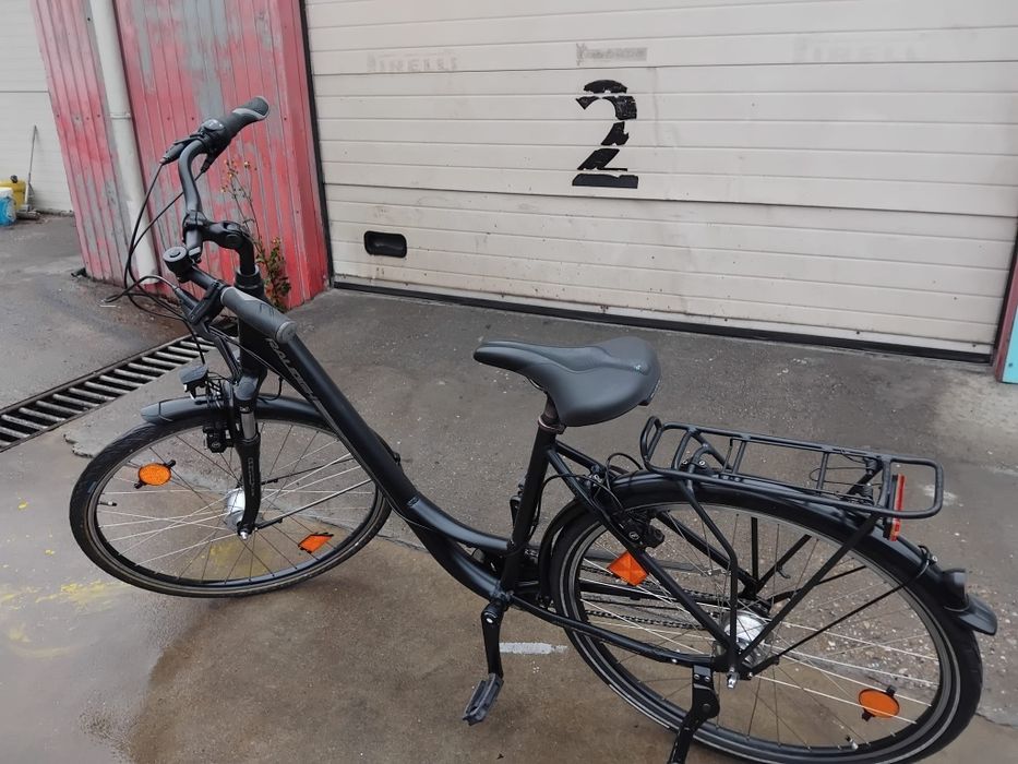 Vând bicicleta din aluminiu pentru damă