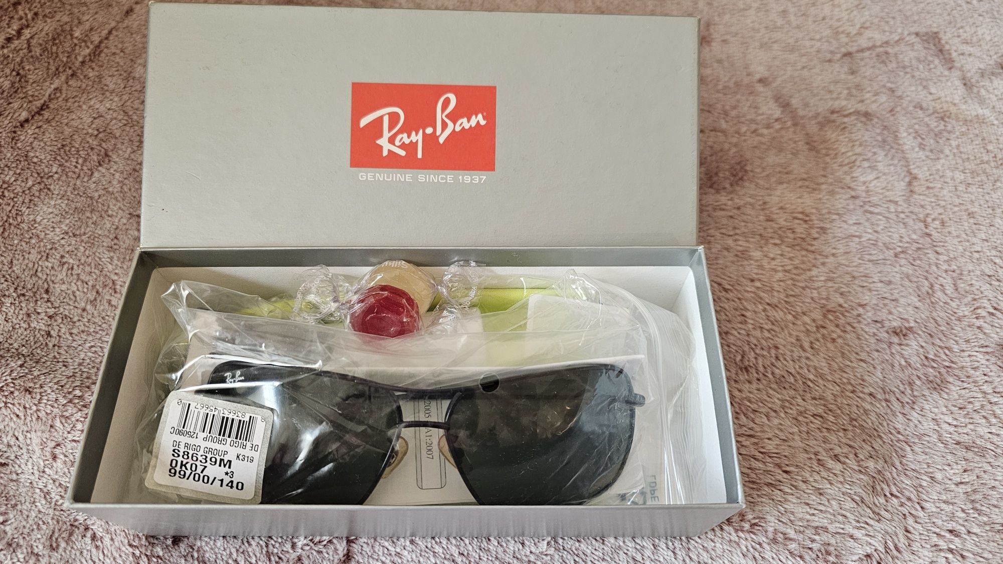 RayBan Слънчеви очила Made in Italy в оригинална кутия, спрей и връзка
