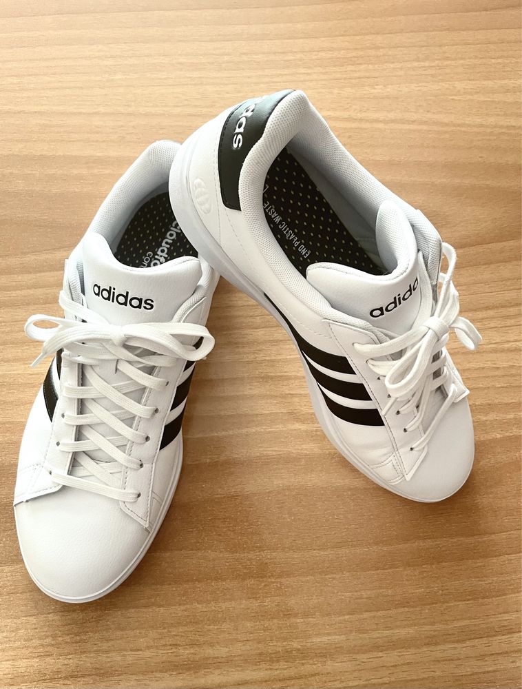 Спортни обувки Adidas - Grand court cloudfoam