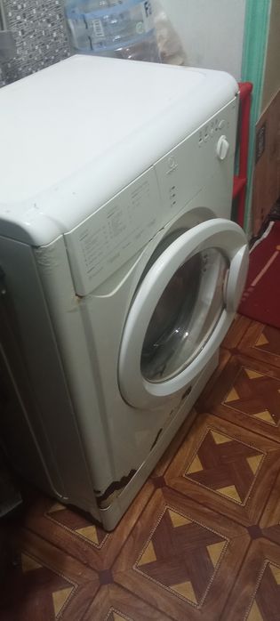 Стиральная машина Индезит б/у,рабочая