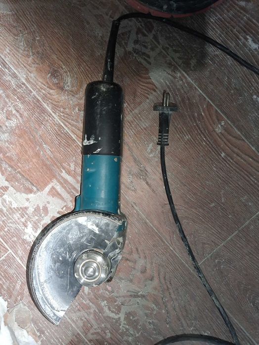 Ъглошлайф макита