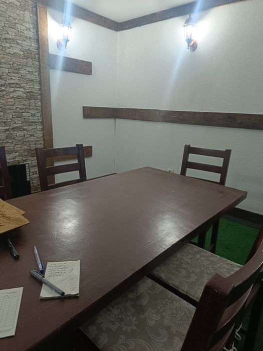 Продавам Масивни букови столове и маси от ресторант