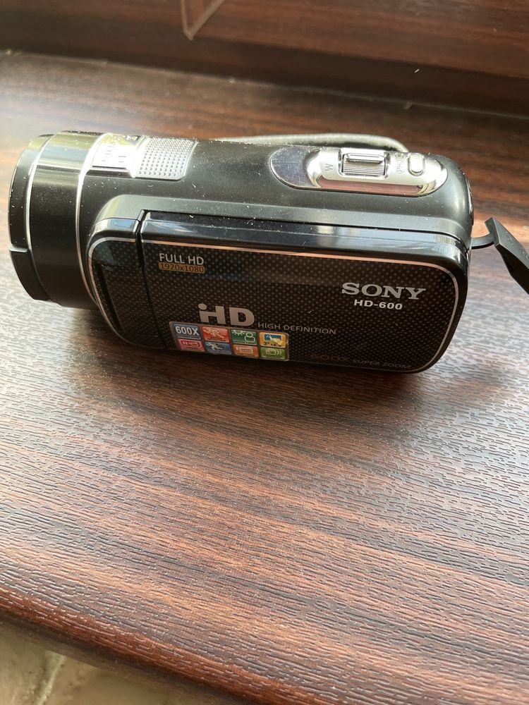 Продается видеокамера Soni HD-600 б. у