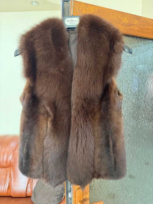 Vesta de nurca cu guler de vulpe