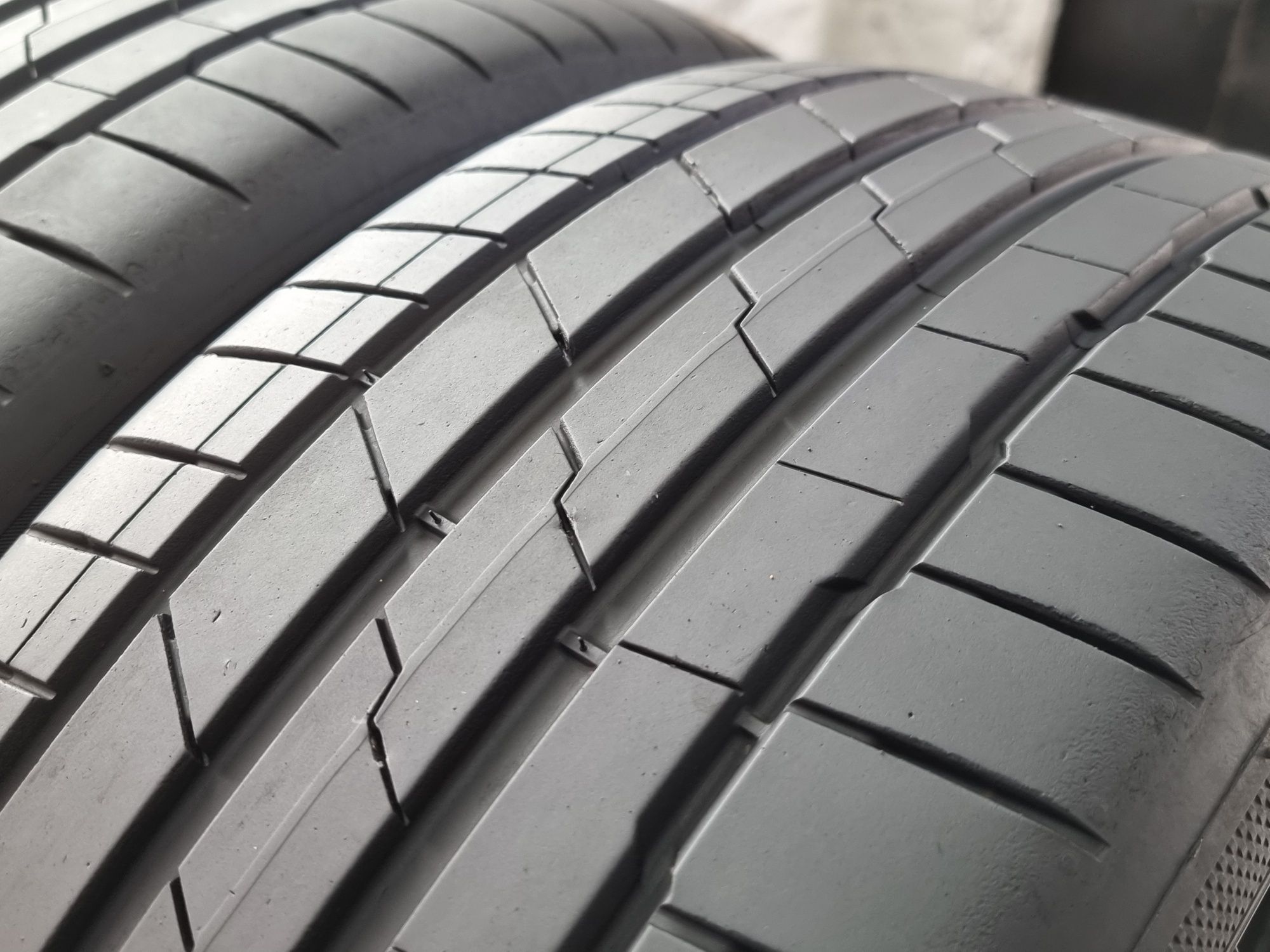 225/45/19 Hankook 4Броя: 300лв 6.2мм