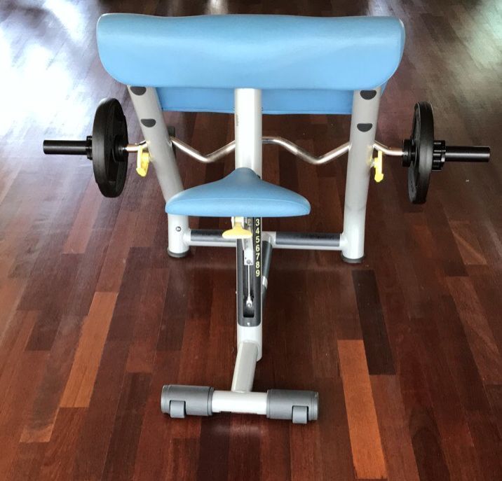 Фитнес уред Technogym Scott Bench Element+