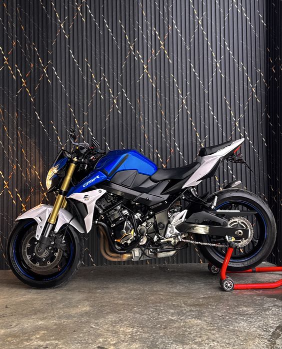 Suzuki GSR 750 ABS 2015