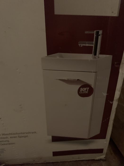 Vand dulapior cu ghiuveta incorporata nou sigilat