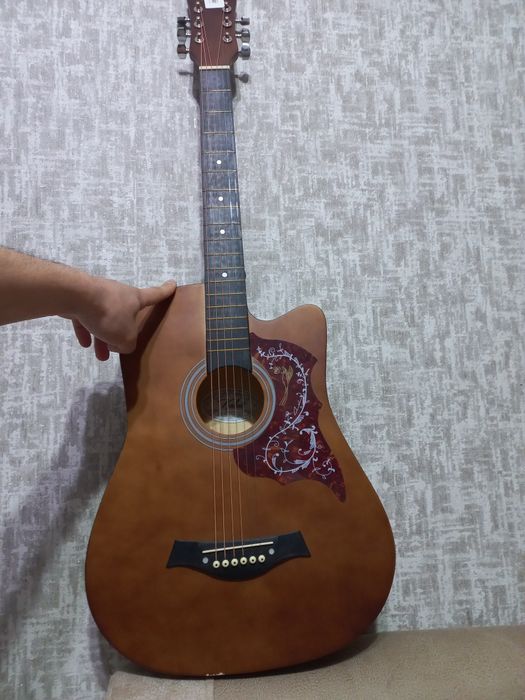Gitara holati idieal yangi srochni sotiladi
