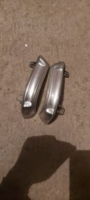 Vand piese care se vad în poza .provenite de la un vw passat b6 2.0 an