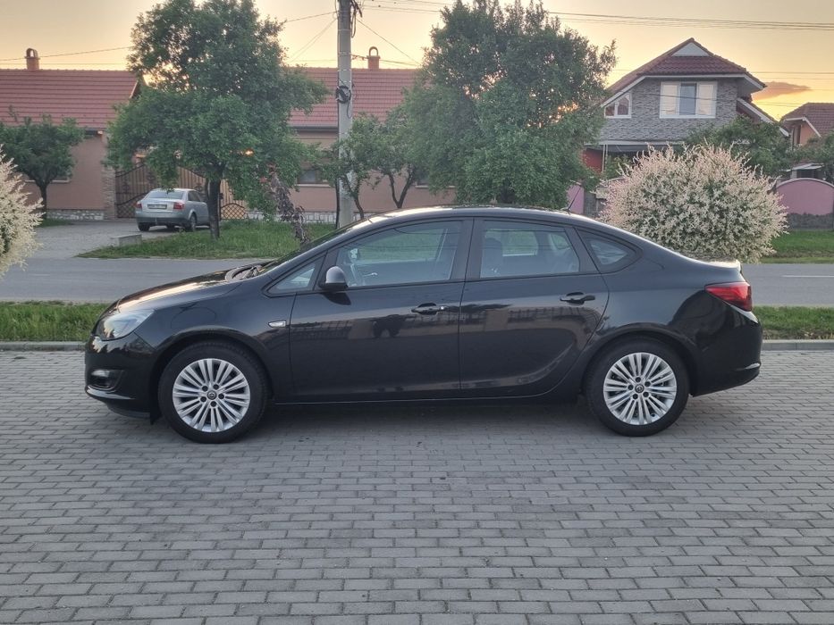 Opel astra j sedan 1.7 diesel 110 cp navigatie mare