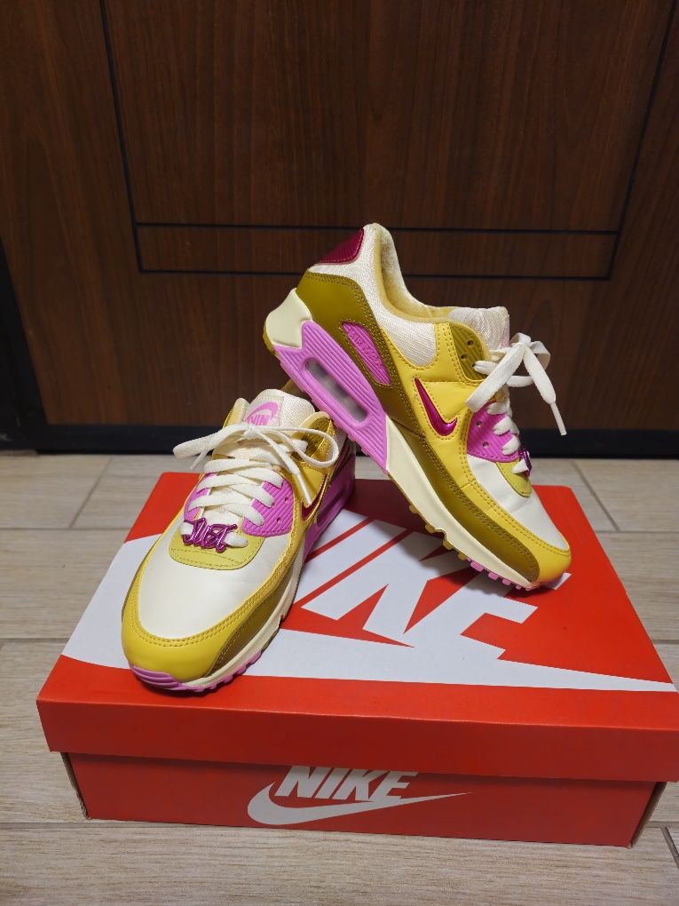Nike AirMax 90 special edition
Max 90 Special Edition