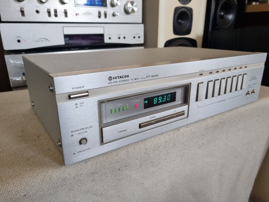 Tuner Hitachi FT-5000. Perfect functional. Impecabil.