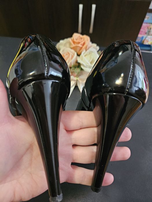 Pantofi femei din piele lăcuită nr 39
