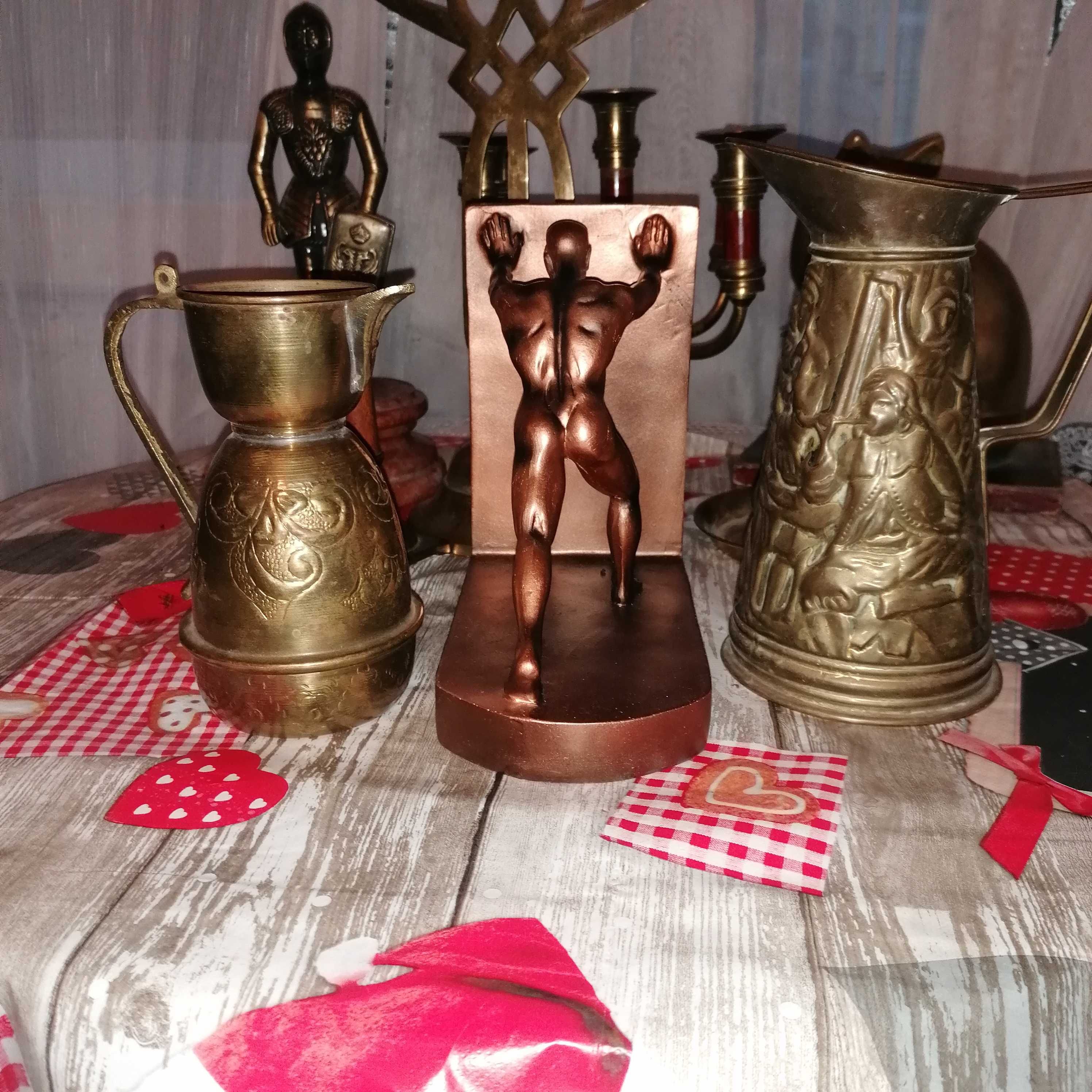 Obiecte vechi și noi din bronz
