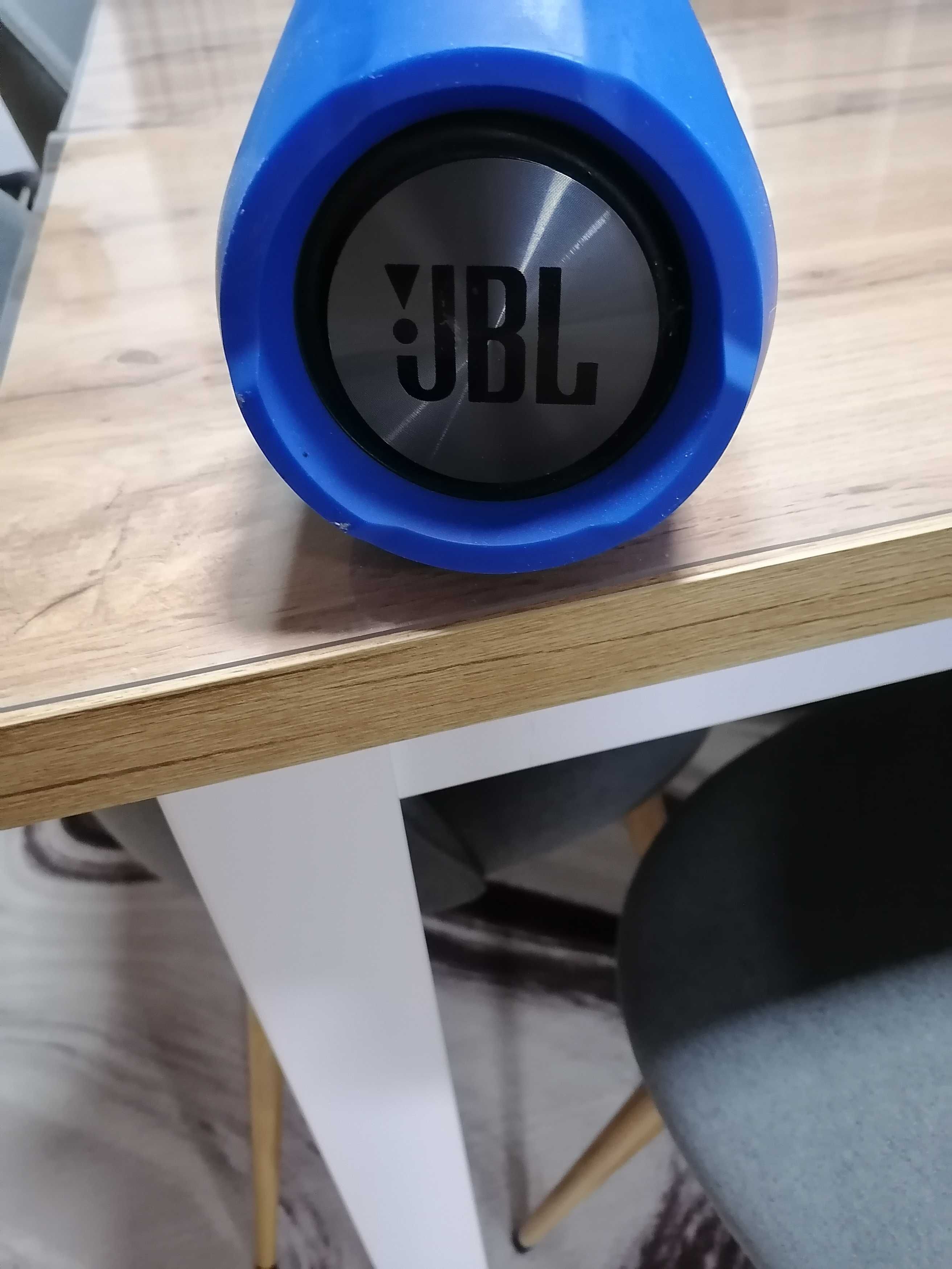 JBL музикална колона