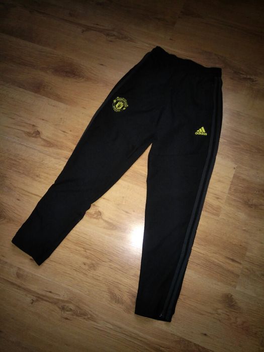 Pantaloni de trening Adidas Manchester United mărime 11-12 ani