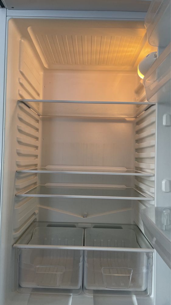 Продам холодильник Indesit б/у