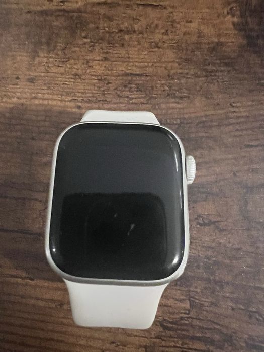 Apple Watch Series 8 – Отлично състояние, с малка драскотина на екрана