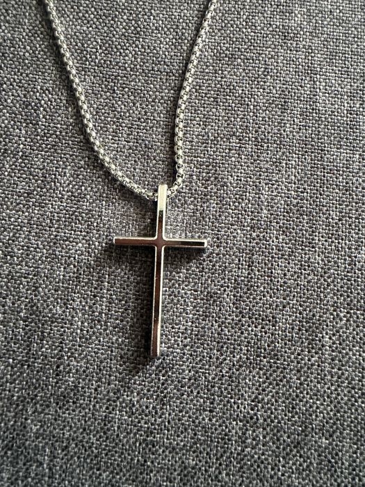 Продавам мъжки синджир от неръждаема стомана