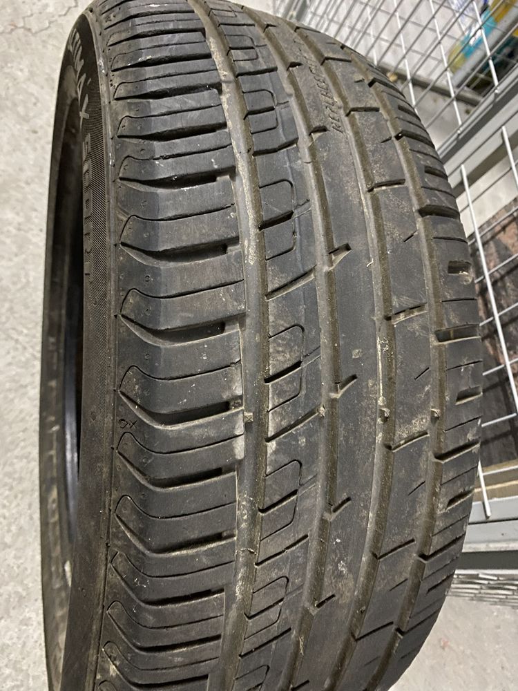 Vand 2 cauciucuri 215/55 r17 de vara