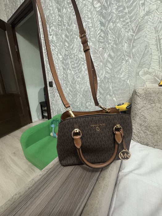 Продам сумку Michael Kors