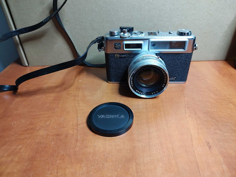 Aparat foto film Yashica Electro 35 GS teleobiectiv si bliț KAKO 818