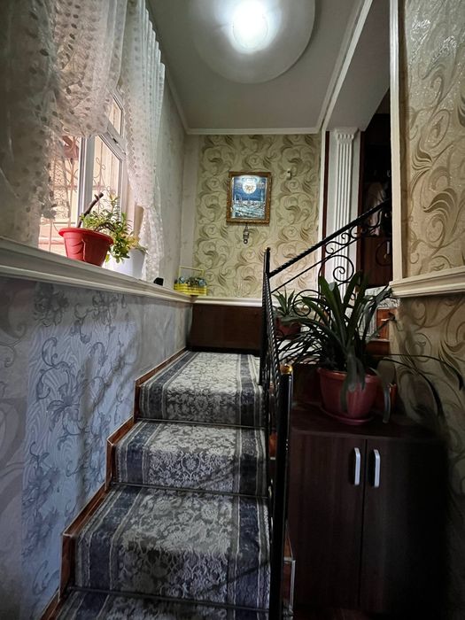 Чирчик шахрида ховли сотилади.