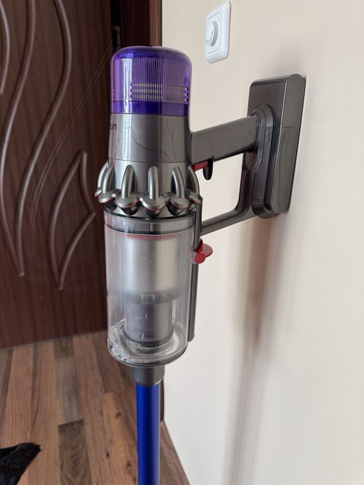 2023 Dyson v11 прахосмукачка като нова