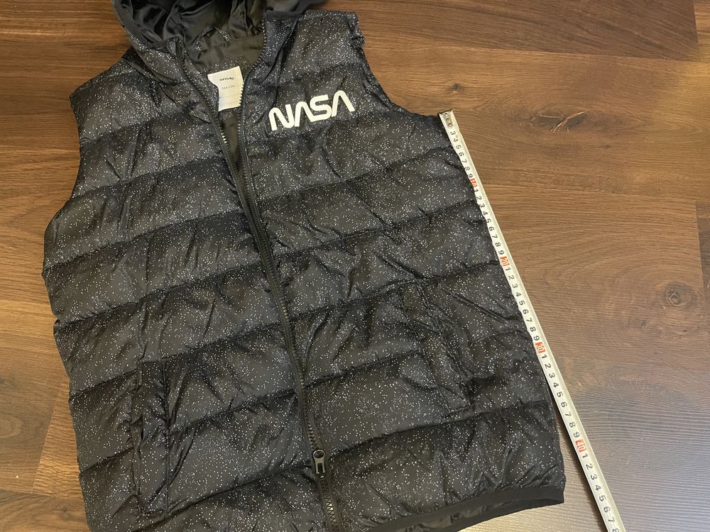 Нов Капитониран елек /вата/, грейка , H&M 164см, с надпис NASA