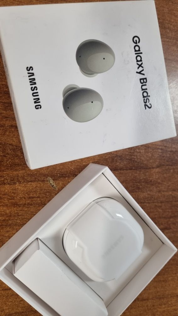Samsung buds 2 Нови
