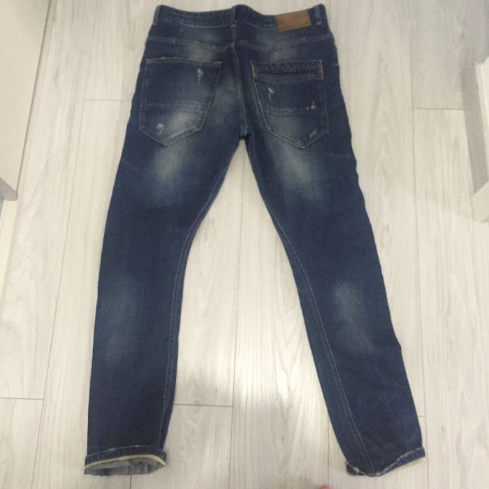 Vând blugi pull and bear