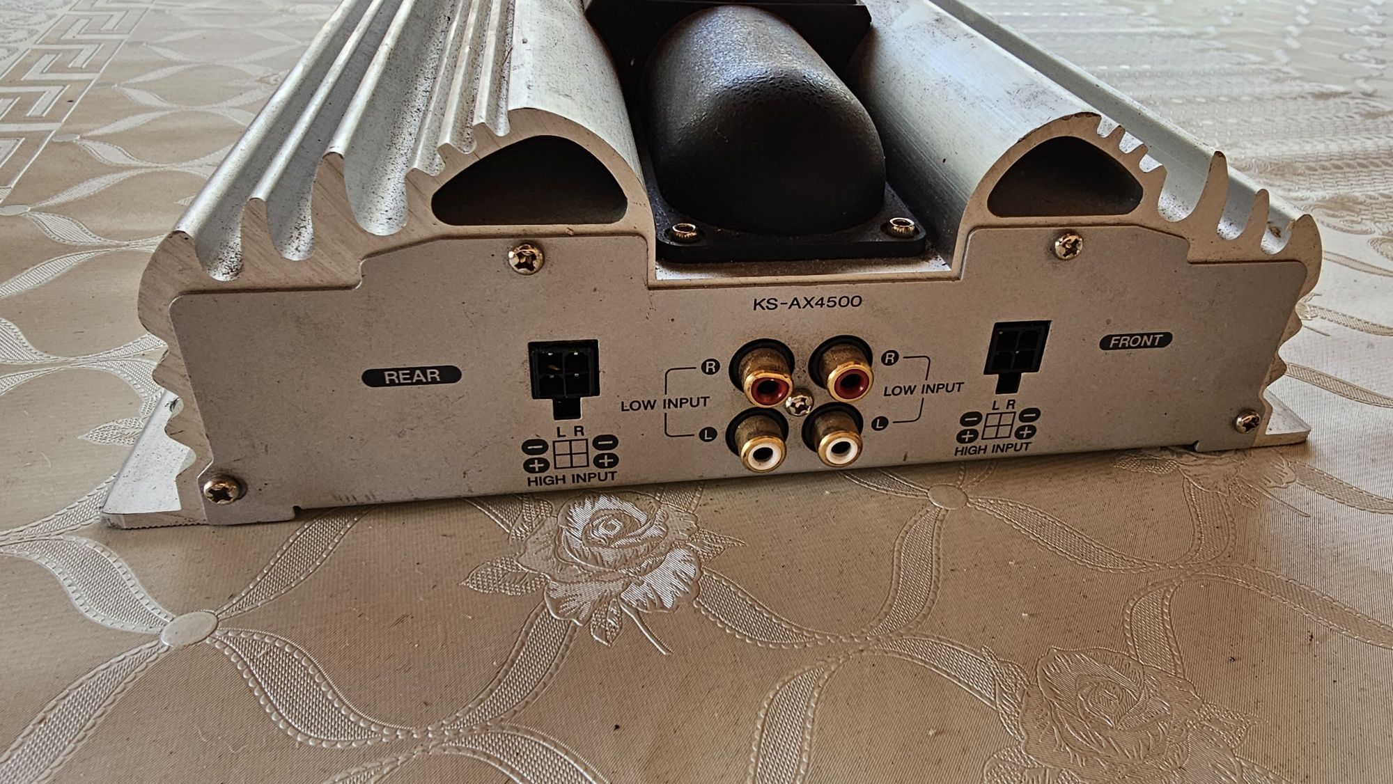 Amplificator auto