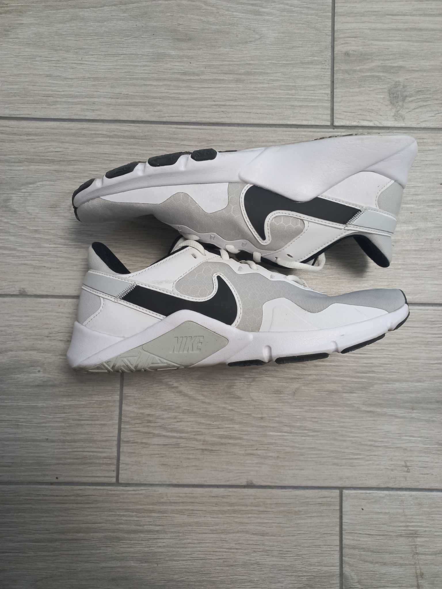 Nike Legend Essential 2 White